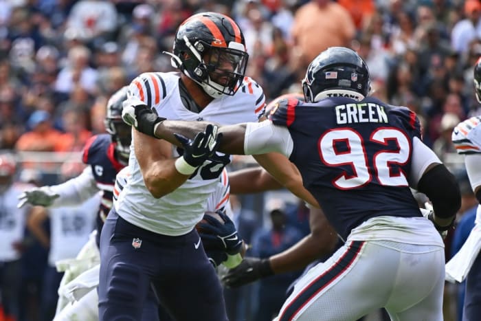 Sep 25, 2022; Chicago, Illinois, USA; Chicago Bears tight end Trevon Wesco (88) blocks against the Houston Texans at Soldier Field. Chicago defeated Houston 23-20.